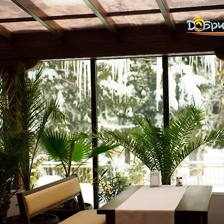 Хотел Добринище מלון *